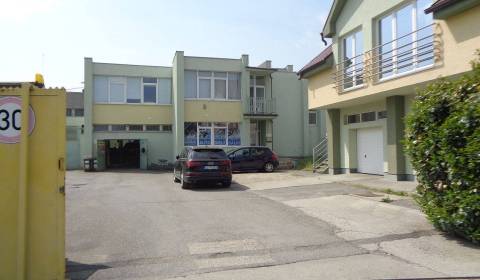 Kancelárske priestory 75m2, 150m2, parkovanie, P. Biskupice
