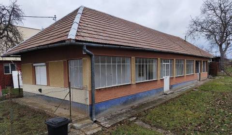 Na predaj rodinný vidiecky dom a stavebný pozemok v Jasovej