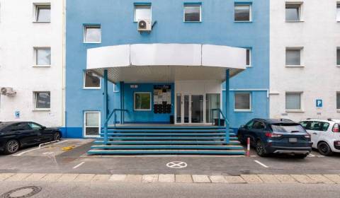 Dvojkancelária 34m2, Koceľova ul.