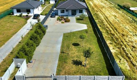 Novostavba rodinného domu Čeľadince / VYPLATENA ZALOHA 