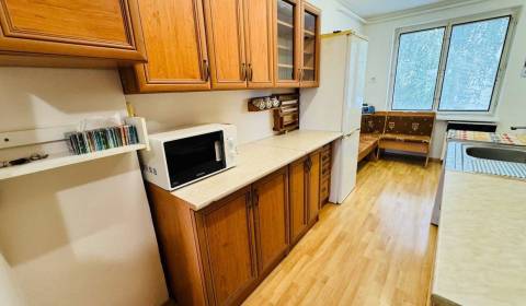 Na predaj 3 i byt s loggiou v Chynoranoch 74 m2