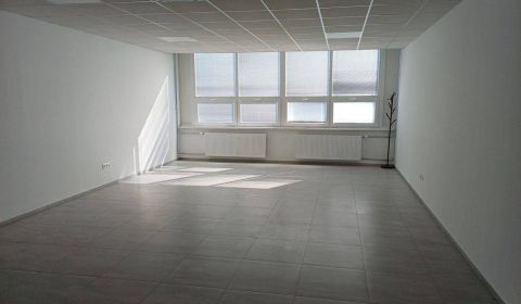 Prenájom  priestorov 58 m2 a 60 m2 v priemyselnej zóne Trnavy 