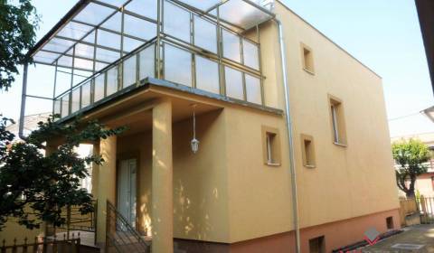 Podnikanie - bývanie - 2x dom Topoľčany