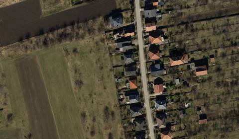 Predávam veľký pozemok v oblasti Veľké Zálužie s rozlohou 1584m2