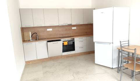 Na prenájom  2-izbový byt - Nové Zámky 