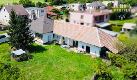 PREDAJ 4-IZB Vidiecky dom obec Bruty na 10 árovom pozemku pri Štúrove