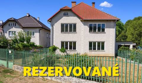 REZERVOVANÉ - Rodinný dom s veľkým potenciálom, Šurice