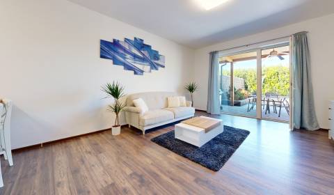 Zariadený 3-izbový byt s veľkou terasou a parkovaním – Tomášov