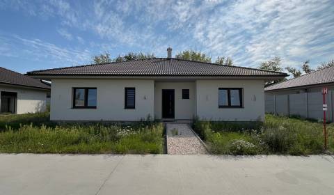 REZERVOVANÁ novostavba - 5 izbový bungalov/ RD/ v Komárne / SOHO PARK/