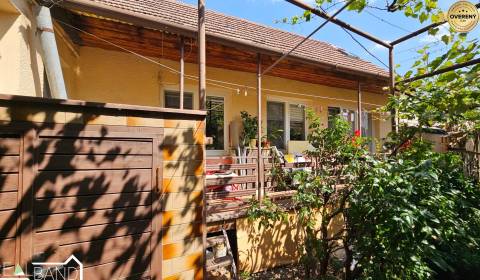 REZERVOVANÝ - ponúkame Vám na predaj rodinný dom v Dolných Orešanoch. 