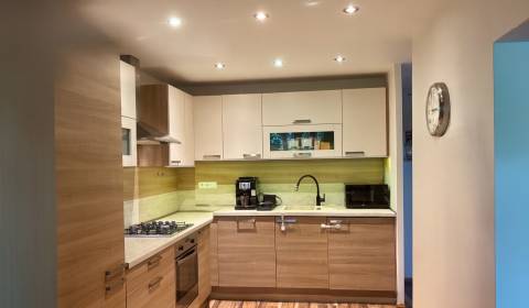 Rezervované: klimatizovaný 3 izbový byt s lodžiou Trnava Gejzu Dusíka