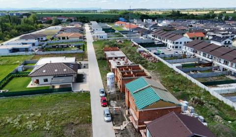 Krásny NOVÝ RD so záhradkou - POSLEDNÝ voľný , GALANTA, Kúpeľná ulica