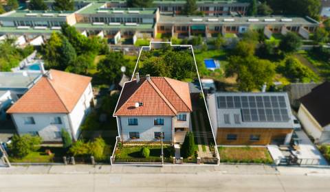 8i RD s dvoma garážami a záhradou 974m2 | Zlatovce