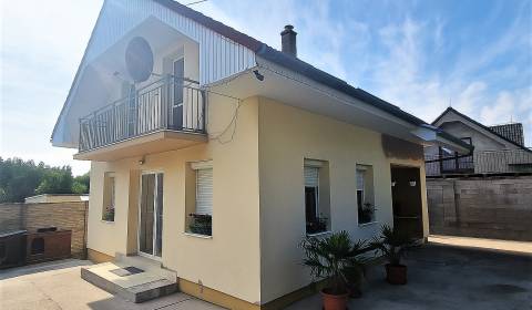 BÁHOŇ-priestranný rodinný dom v krásnom tichom prostredí