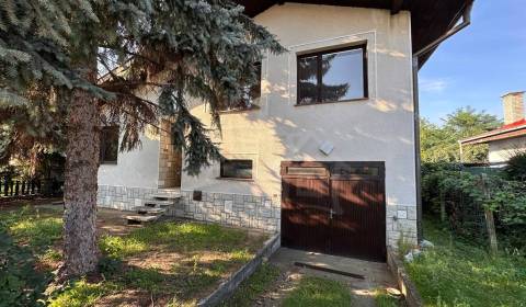 Priestranný 5 izbový rodinný dom v Nesvadoch – vhodný pre veľkú rodinu