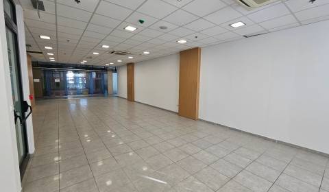 Obchodné priestory na prenájom v centre mesta Galanta