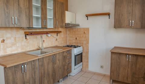 Slnečný 3 izbový  byt na  Rúbanisko III v Lučenci