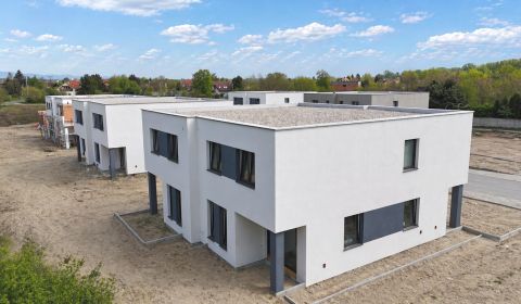 REZERVOVANÝ PRIESTRANNÝ 4 izbový RD-128 m2, TEP. ČERPADLO, POZEMOK 405