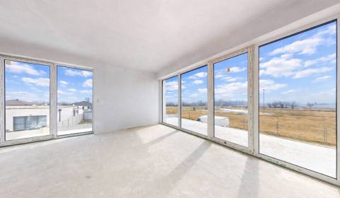 3i. BYT - 74 m2 + 17,5 m2 balkón, TEP. ČERPADLO, KLIMATIZÁCIA, ŽALÚZIE