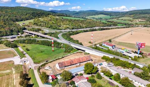 Na predaj investičný areál (6 741 m²) pri privádzači D1, TN - Záblatie