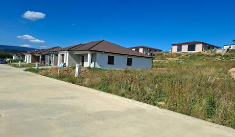 Predaj stavebného pozemku v Lubine s IS a stavebným povolením, projekt