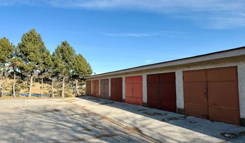 REZERVOVANÁ/ NA PREDAJ MUROVANÁ GARÁŽ, SMRDÁKY