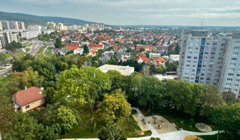 3 i byt po kompletnej rekonštrukcii, kuchyňa, loggia a pivnica