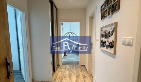 PREDAJ, TRANOVSKÉHO, DÚBRAVKA - 3 IZBOVÝ BYT