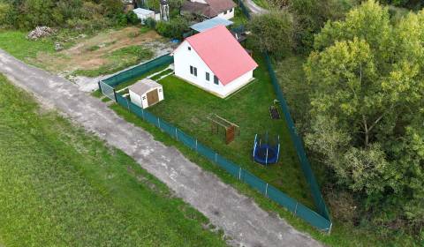 Na predaj chata s pozemkom 514 m², Trenčianske Stankovce