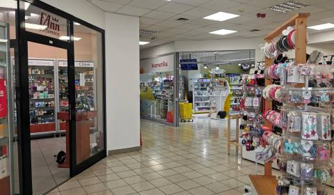 Na prenajom obchodný priestor  na prízemí v  Shop.Centre Komárno