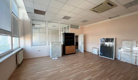 Prenájom kancelárskych priestorov v Dúbravke, 87 m2 