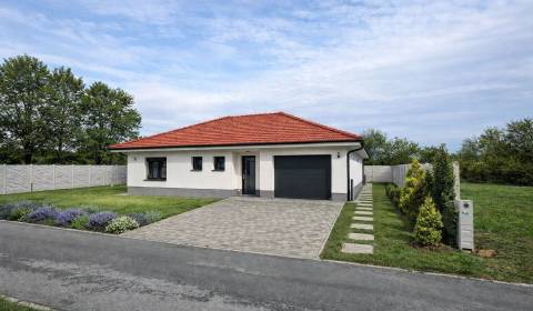 NOVOSTAVBA moderný bungalov – dokončený na kľúč 