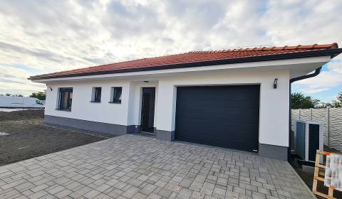 NOVOSTAVBA moderný bungalov – dokončený na kľúč 