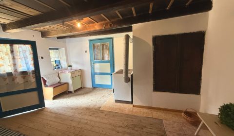 Vidiecky domček na kopaniciach s pozemkom 1072m2, Brestovec