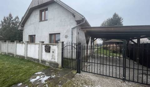 Zrekonštruovaný rodinný dom v tichej lokalite v obci Palárikovo