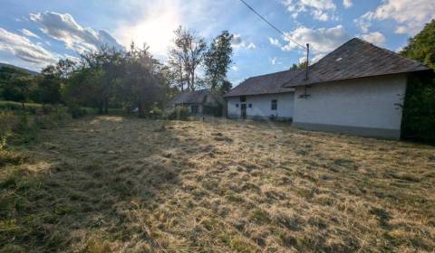 Priestranný pozemok s pôvodným domom - Kolonica, okr. Snina