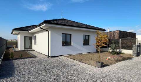 BÝVAJTE OKAMŽITE* 4i bungalov, novostavba,  pozemok 4 - 8á, Mostová