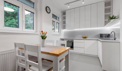 PREDAJ moderného 2i bytu v staromestskej vile na Palisádach!