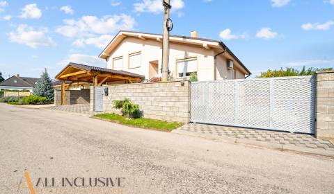 REZERVOVANÉ | NA PREDAJ 5-IZBOVÝ RODINNÝ DOM, OHRADY