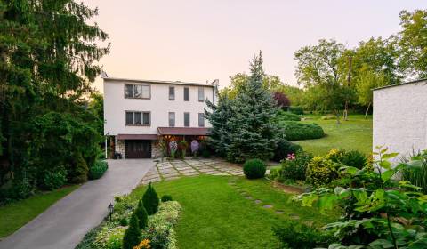 Rodinná vila s veľkým pozemkom na predaj – Fiľakovo, Viničná ulica