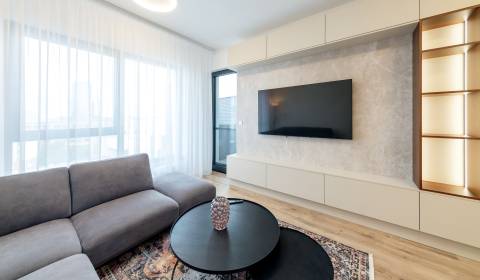 Nádherný elegantný 2i byt 50m2, lodžia, výhľad, parking, KESSELBAUER