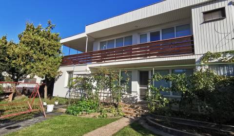 Na prenájom  rodinný dom v Komárne.