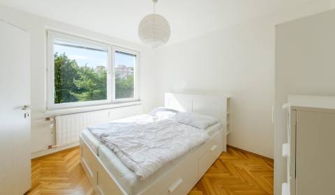 Predaj priestranného 2i.b. v obľúbenej lokalite Chrenová-Rezervované!