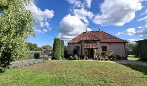 Rozprávkový dom so srdcom a veľkou záhradou - na skok od termálneho kú