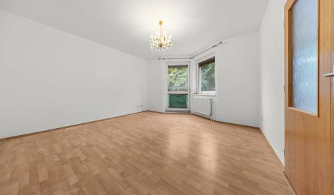 VEĽKOMETRÁŽNY 3-IZBOVÝ BYT (93 M²) S DVOMA BALKÓNMI V TICHOM PROSTREDÍ