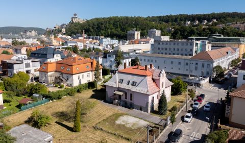 Exkluzívna vila na predaj – prestížna adresa v širšom centre Trenčína