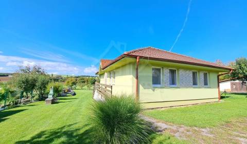 Vytvorte si svoj nový domov v rodinnom dome s krásnou záhradou o rozlo