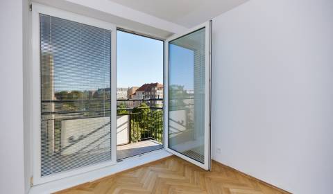 NA PREDAJ,NOVOZREKONŠTRUOVANÝ,3 - IZB. TEHLOVÝ BYT, KE - STARÉ MESTO