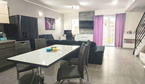 Ponúkame na predaj 3 - izbový mezanín , Veľké Leváre