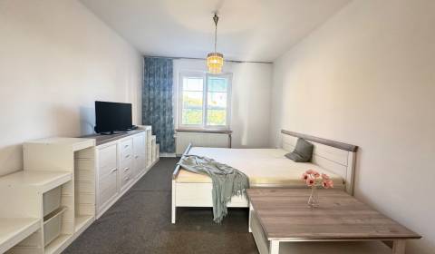 Na predaj TEHLOVÝ 2-izb. byt V CENTRE s vlastným kúrením, Senec